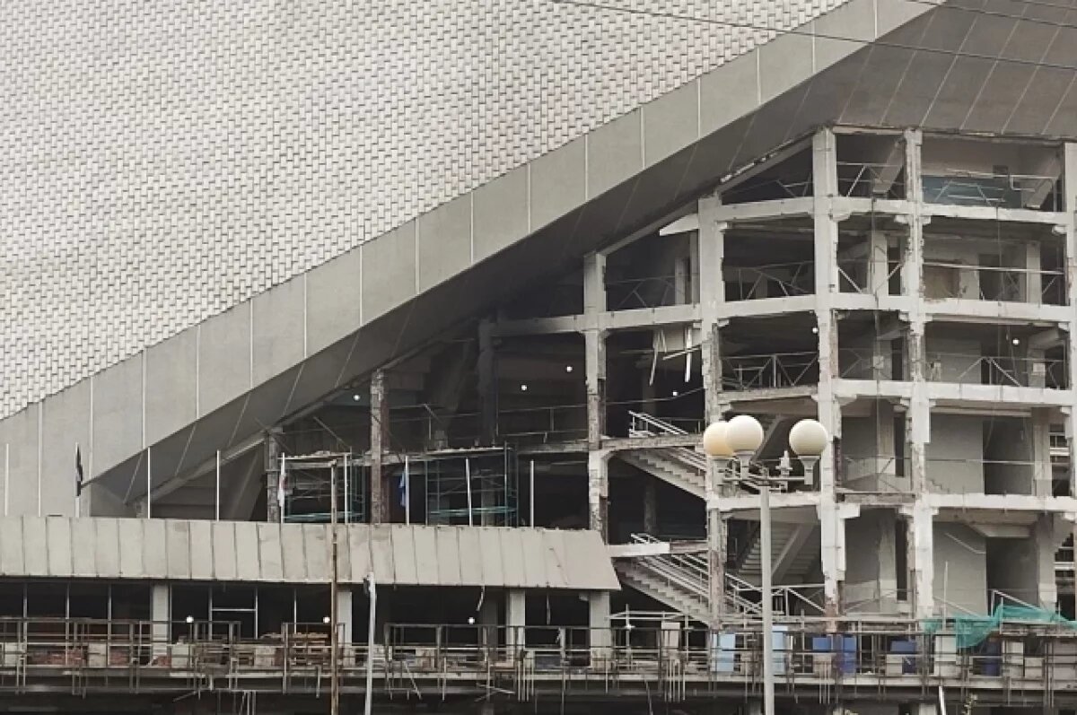    Появились фотографии горевшего СКК им. Блинова в Омске