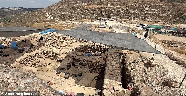 Раскопанные руины в Тель-Шиломе в Израиле, которые, по мнению археологов, являются местом расположения библейской Скинии, описанной в Священном Писании как первоначальное место хранения Ковчега Завета. Источник: Институт Армстронга