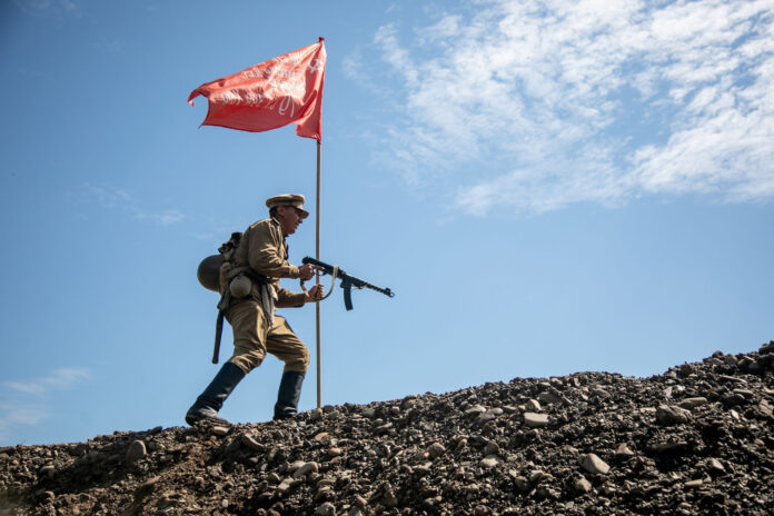 Подготовка к реконструкции штурма полицейского поста Хандаса.
