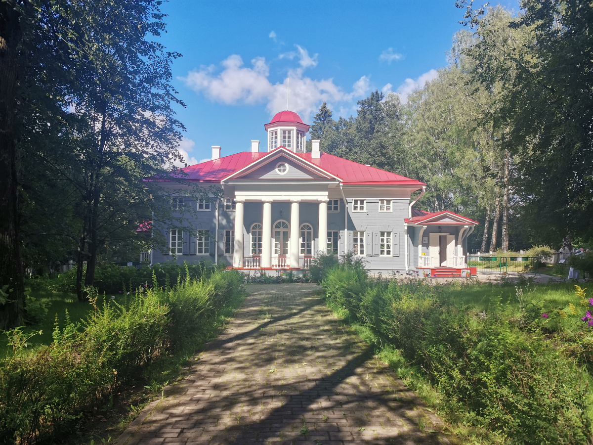 Дом на месте старого уже возведен дважды. 