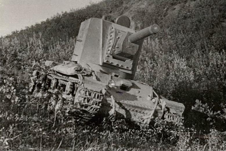 Ходовые испытания танка КВ с заводским номером У-1. Лето 1940 года (РГВА)