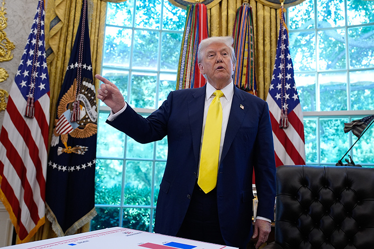    «Все выглядит так, как будто Трамп, ни с кем не посоветовавшись, неожиданно решил надавить на индийцев в процессе идущих переговоров по торговой сделке».   
Фото: © Yuri Gripas — Pool via CNP / Keystone Press Agency / www.globallookpress.com