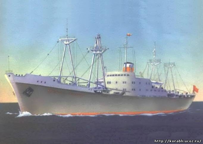 Сухогруз "Ленинский комсомол".