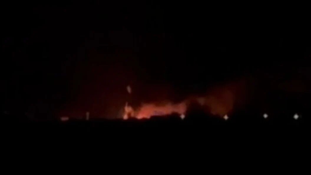    После атаки беспилотников в Миллерово произошел пожар. Фото: телеграм