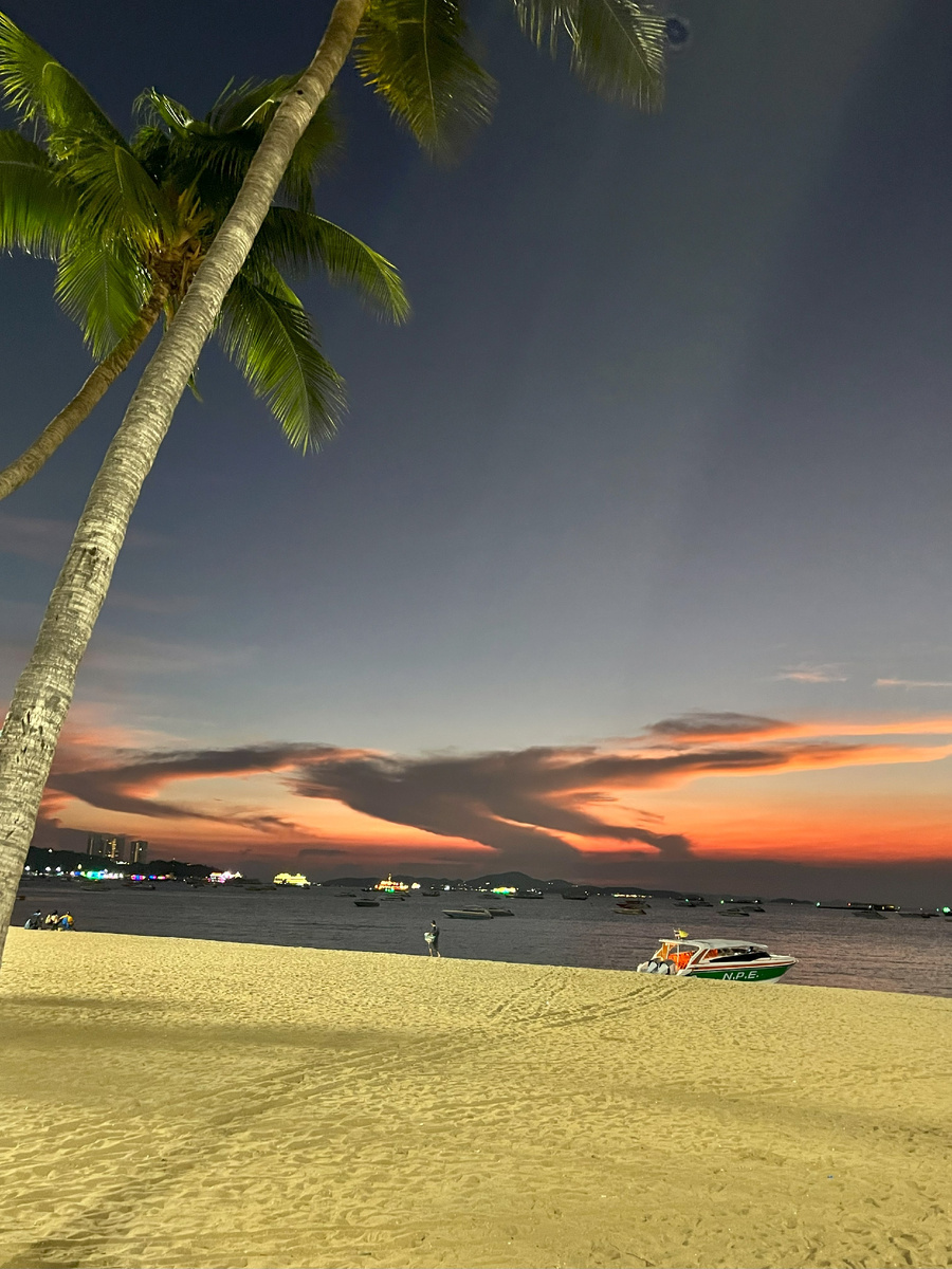 И на пляже тоже