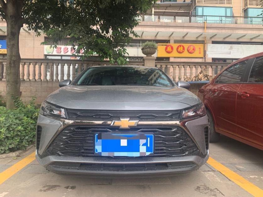 Фото 2. Передняя часть Chevrolet Monza. 