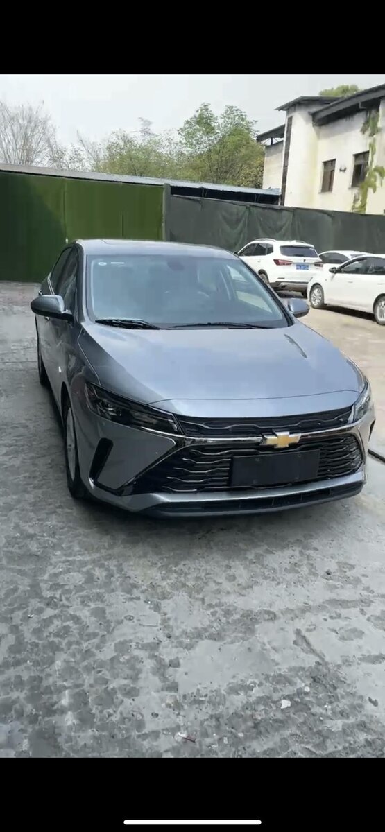 Фото 1. Передняя часть Chevrolet Monza. 