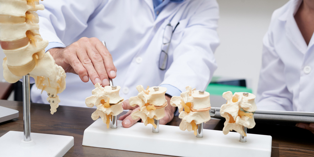 Что делать при боли в спине, чтобы не стало хуже: советы невролога