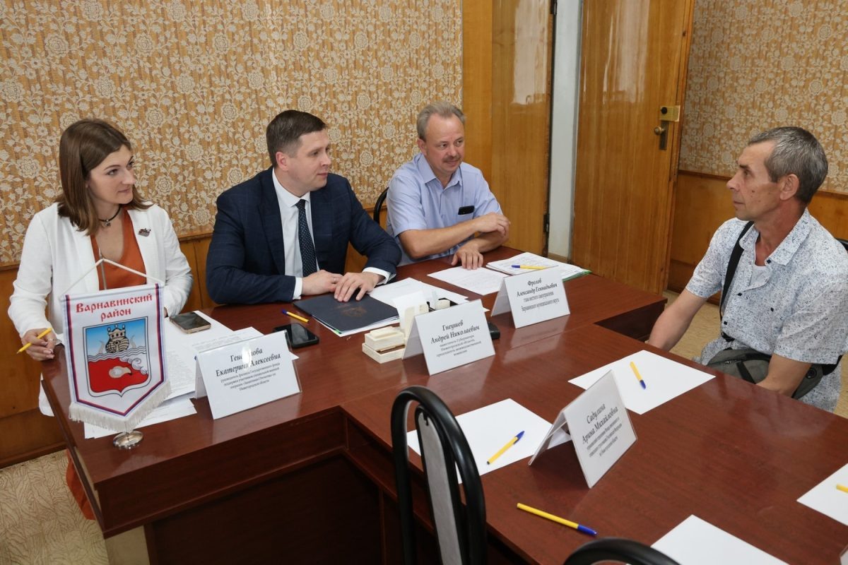    Андрей Гнеушев провел выездное заседание межведомственной комиссии по поддержке участников СВО в Варнавинском округе