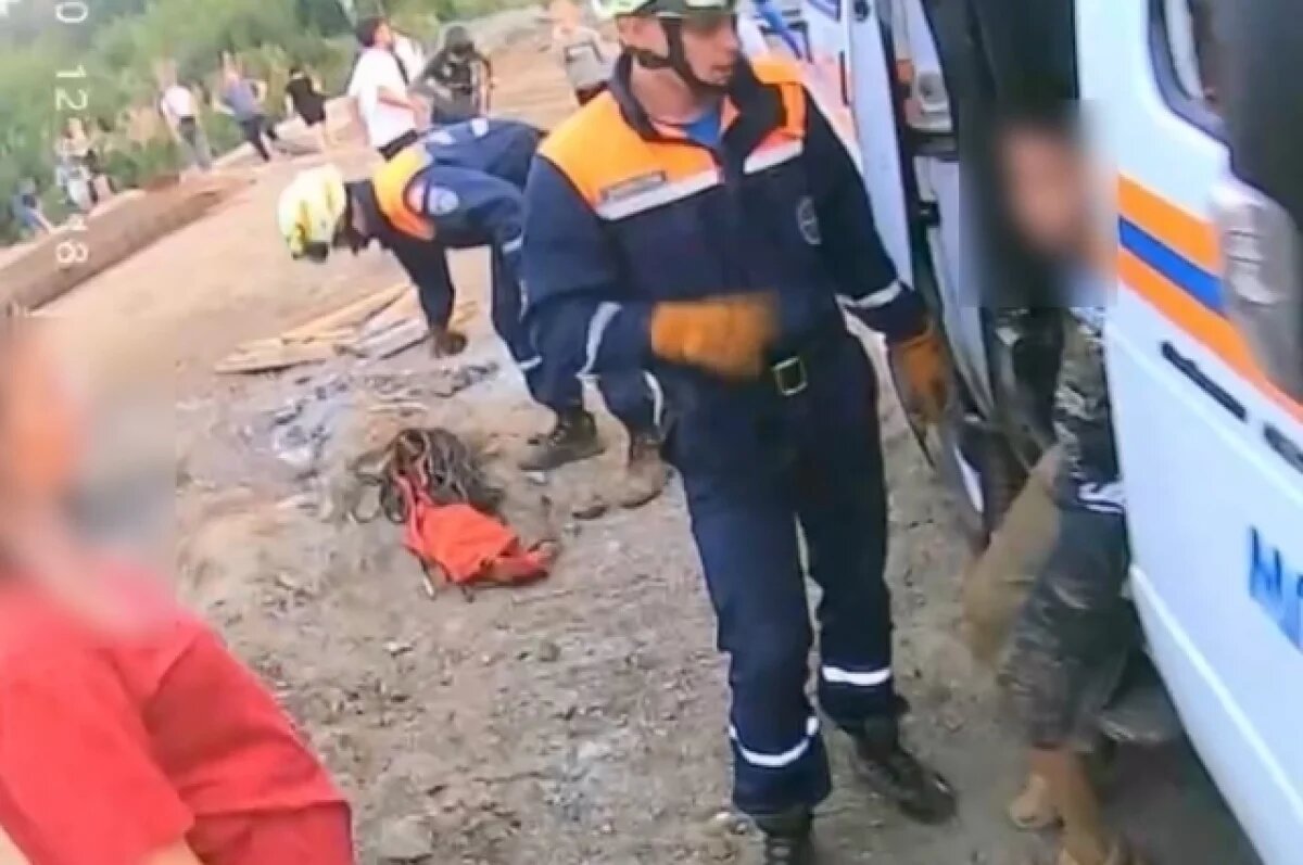    В Челябинской области спасли ребенка, застрявшего в котловане из-за чипсов