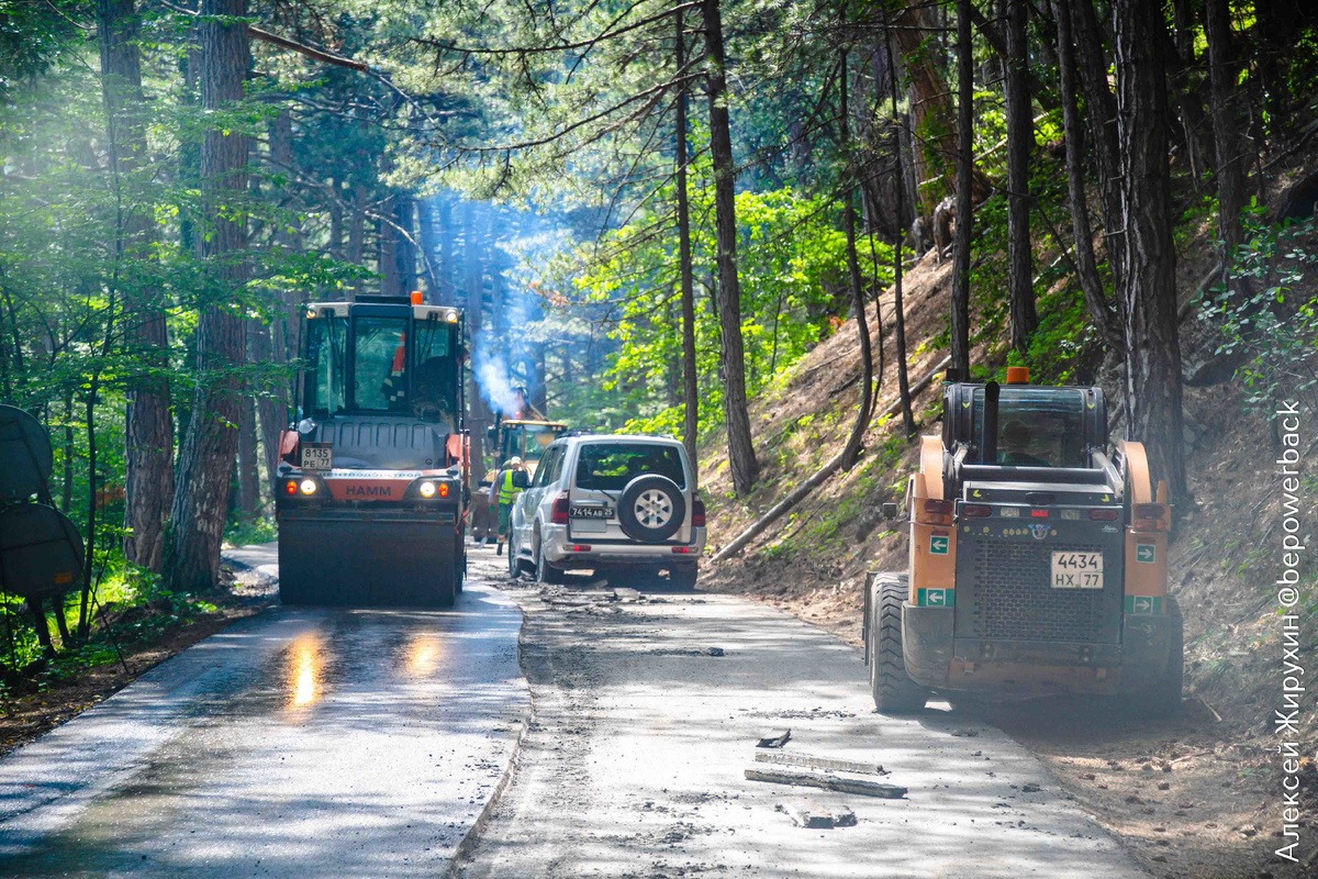 Ремонтные работы на одной из трасс Южного берега Крыма