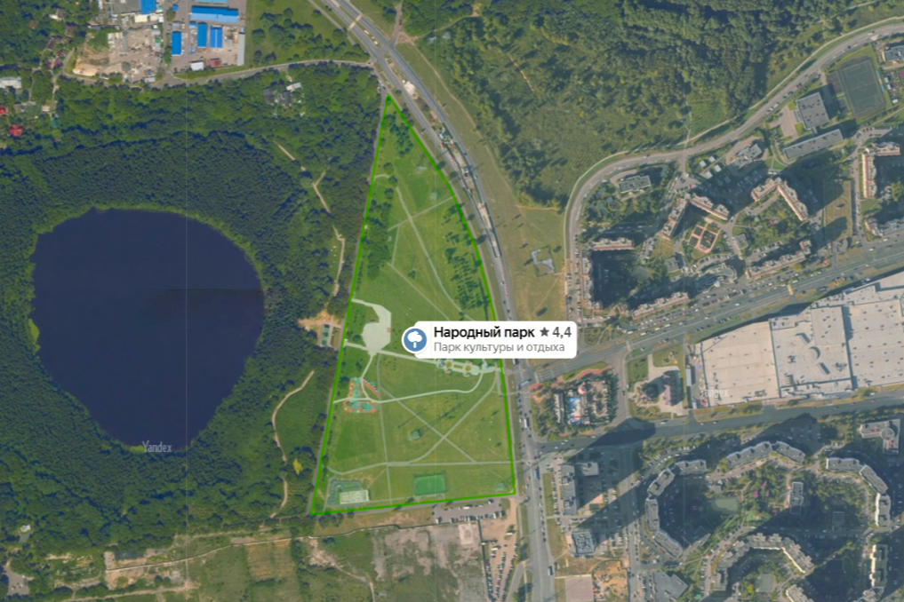Парк у Святого озера на спутниковом снимке. Источник: Яндекс Карты 
