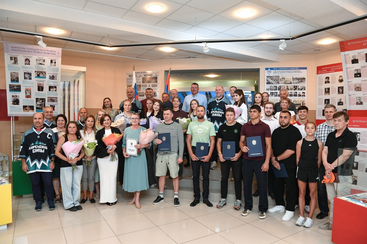    Выдающихся деятелей спорта Карелии наградили в преддверии Дня физкультурника. Фото: "Республика"/Оксана Кудряшова