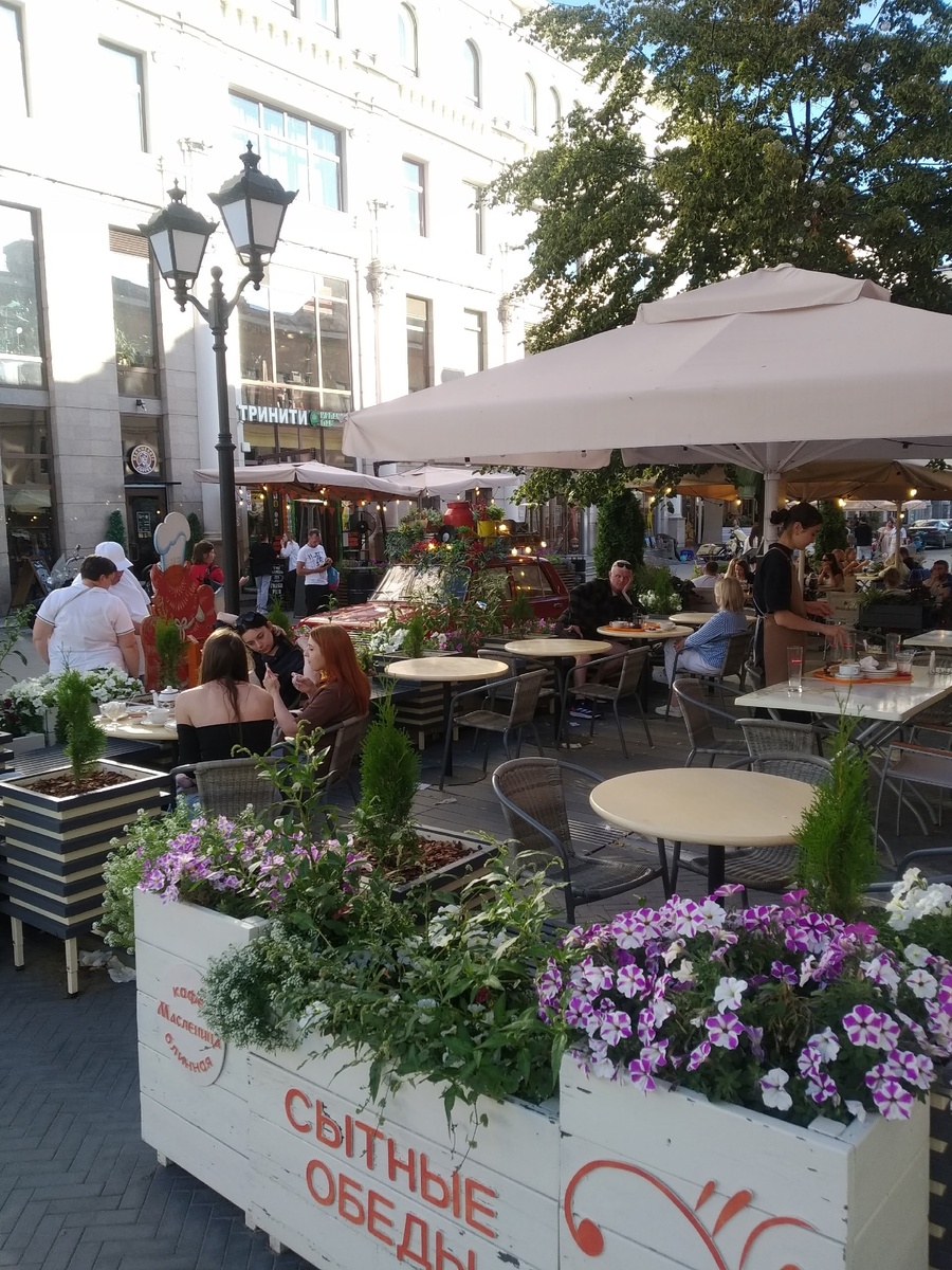 Уличное кафе "Масленица" на Баумана (личное фото)