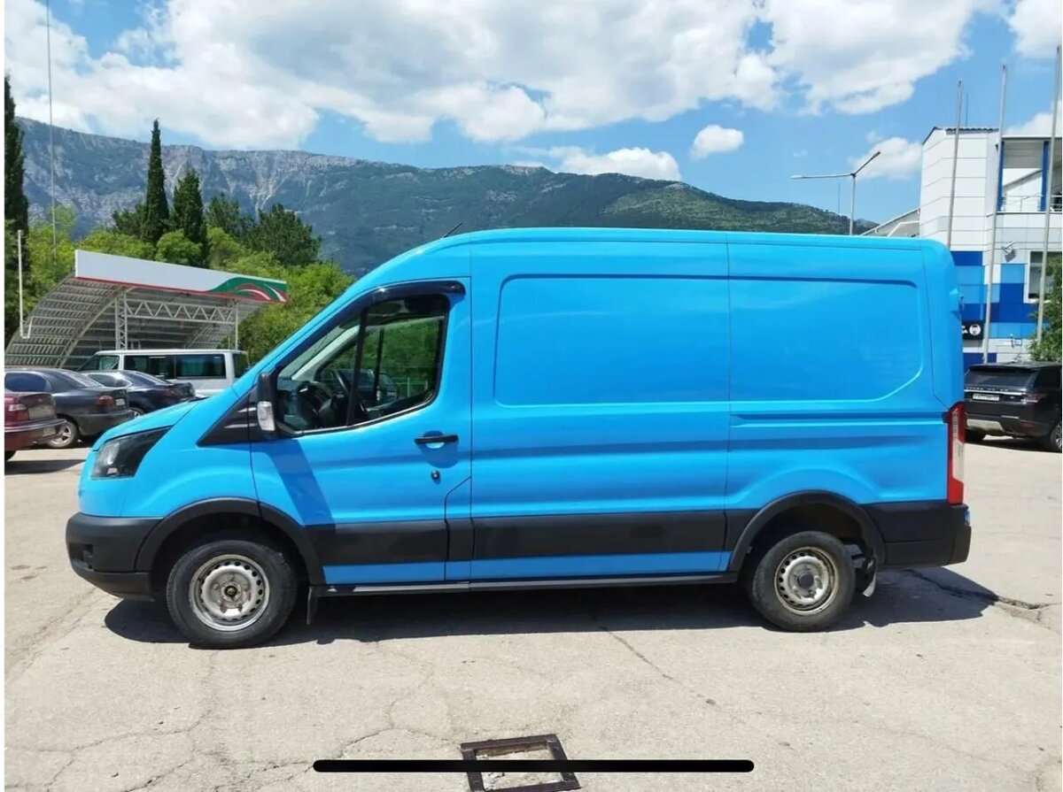Ford Transit L2H2 на полщадке продавца