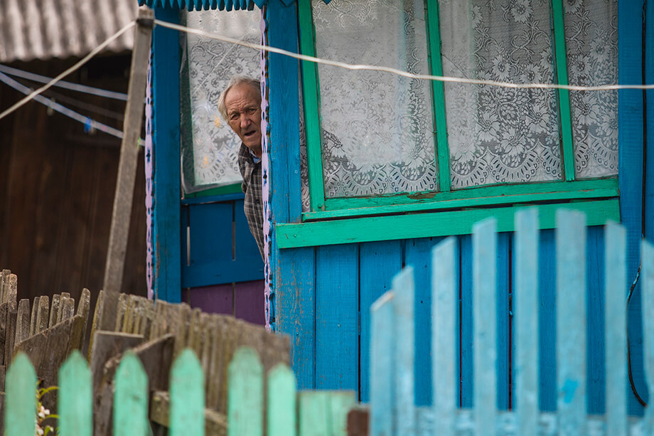 Заброшенный участок может стать источником пожара и угрозой для соседних домов. | Фото: Максим Конанков/Octagon.Media