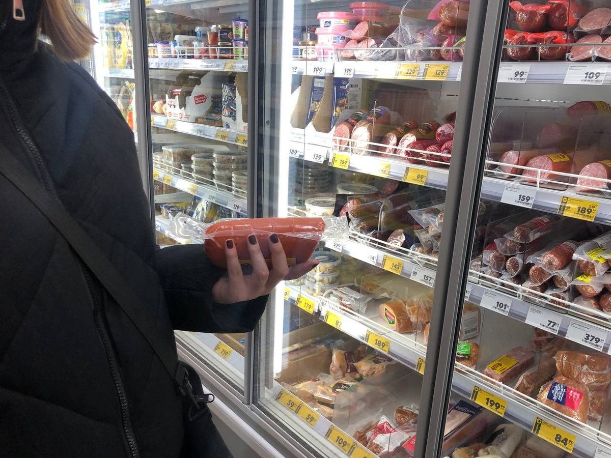    В Магните колбаску за 59 еле успел отхватить - даже продавать не хотели: узнал ее состав - и ахнул