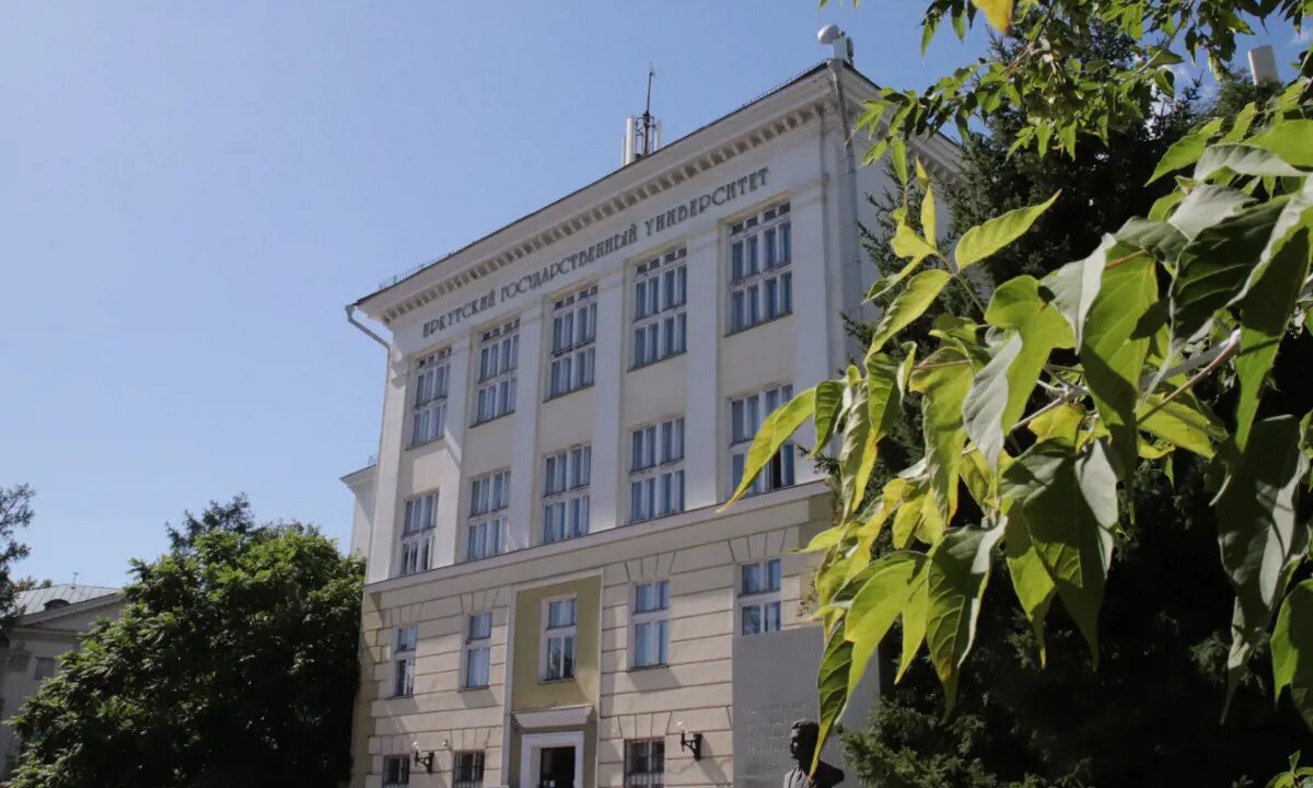 ИГУ выиграл грант на проект по искусственному интеллекту. Заявку подготовил коллектив преподавателей кафедры педагогики Педагогического института и кафедры естественно-научных дисциплин факультета бизнес-коммуникаций и информатики. За победу в номинации «Институциональный опыт» коллектив ИГУ получит 745 тысяч рублей.