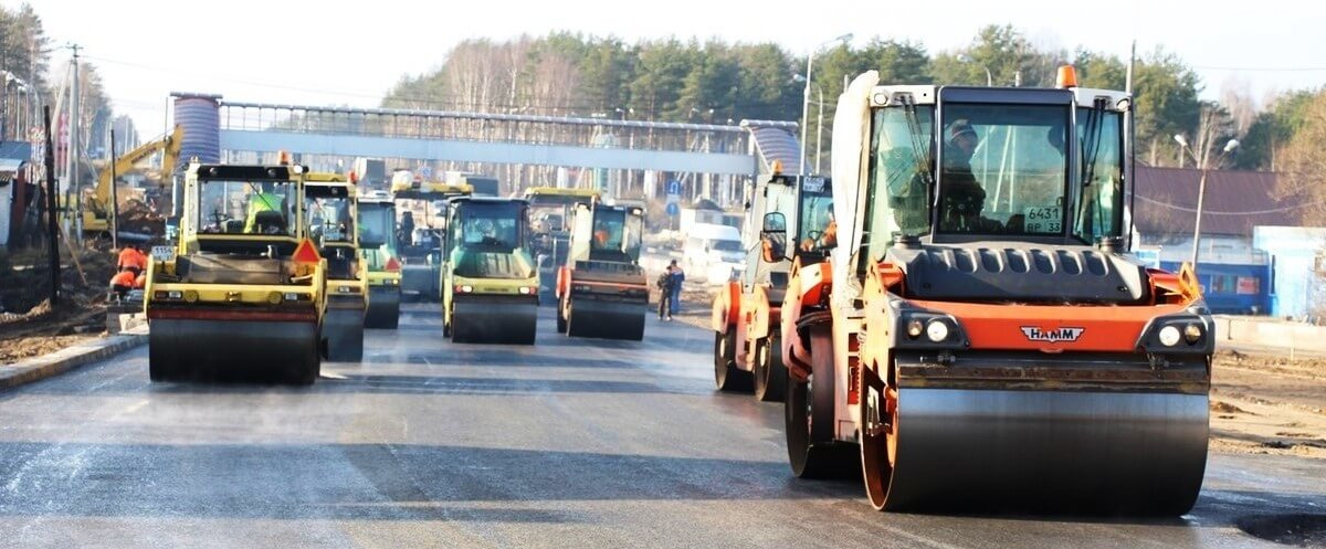 НА ФЕДЕРАЛЬНОЙ ТРАССЕ М-9 «БАЛТИЯ» ЗАВЕРШАЮТСЯ РАБОТЫ ПО УСТРОЙСТВУ СЛОЕВ ИЗНОСА