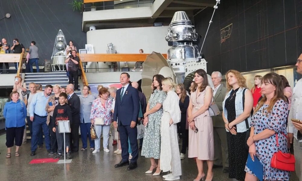    В открытии выставки принял участие 113-й космонавт России Сергей Ревин. Фото: АиФ-Калуга/ Виктор Комиссаров
