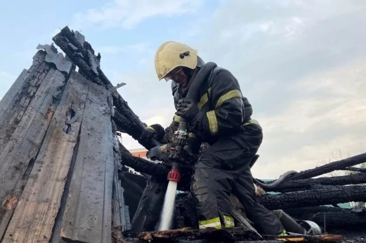    Из горящего дома в Ижевске вынесли 88-летнюю женщину