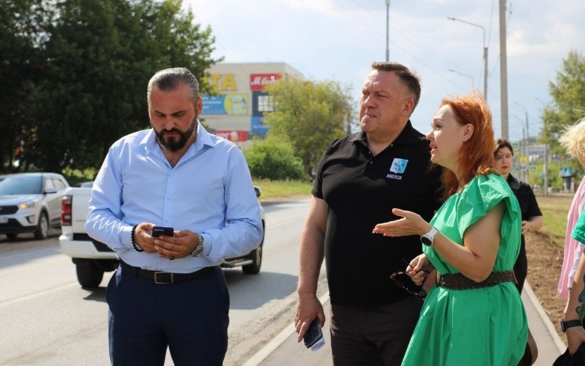  На встречу с журналистами 6 августа вышли Глава города, замначальник службы благоустройства и член Общественной палаты. Фото: Пырина Карина