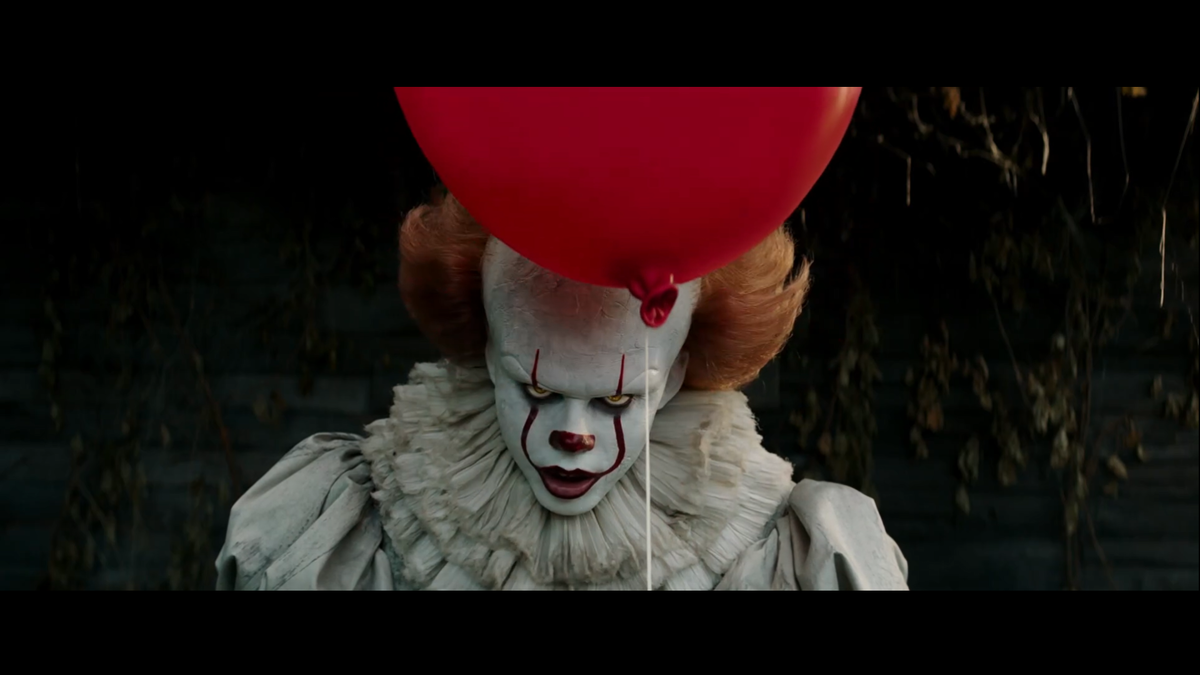 Билл Скарсгард в роли клоуна Пеннивайза.