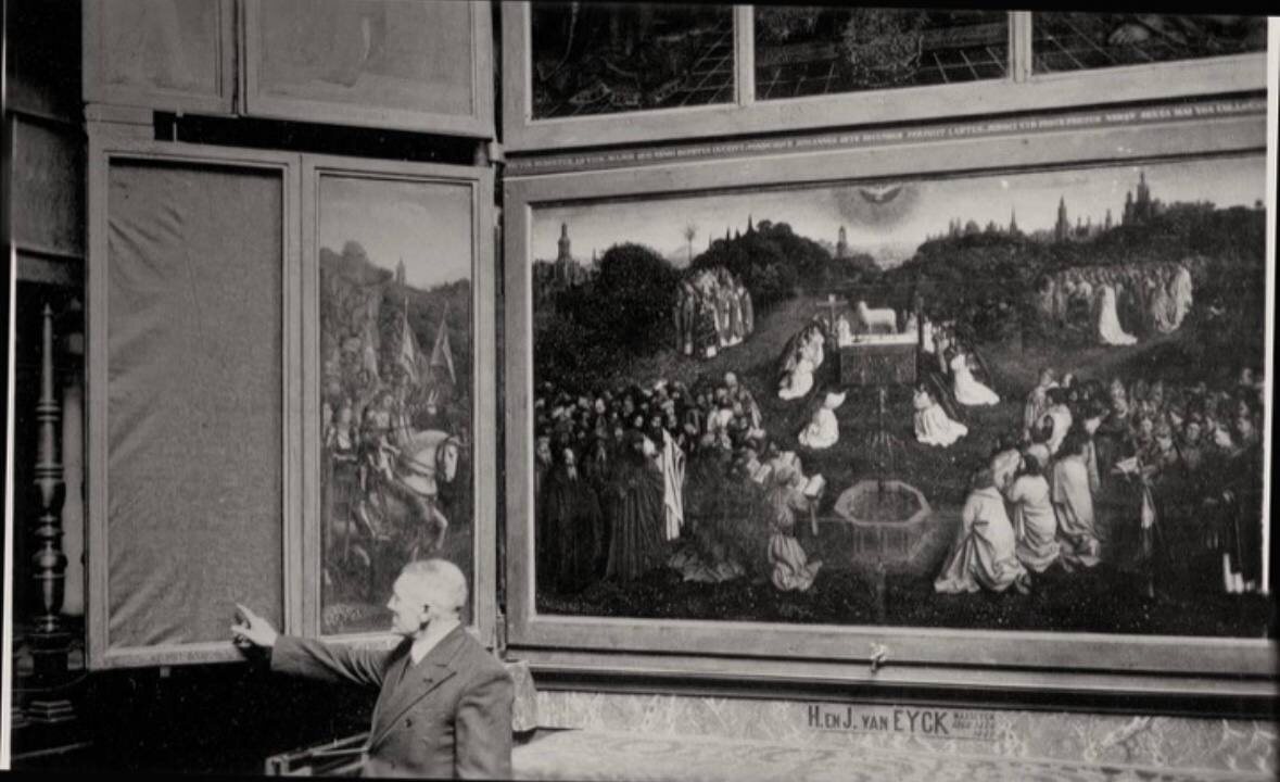 Место, где находилась панель "Праведные судьи". 