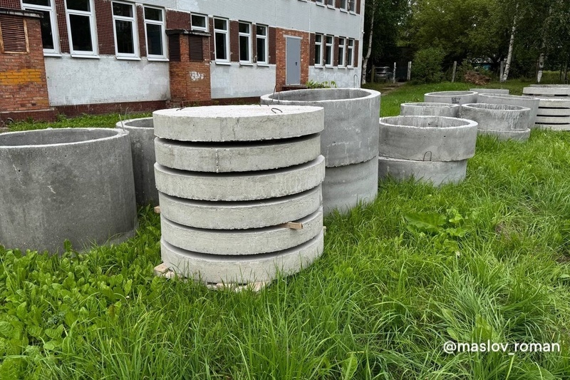    Здесь сделают беговые дорожки, площадки для мини-футбола, волейбола и баскетбола, поставят теннисные столы