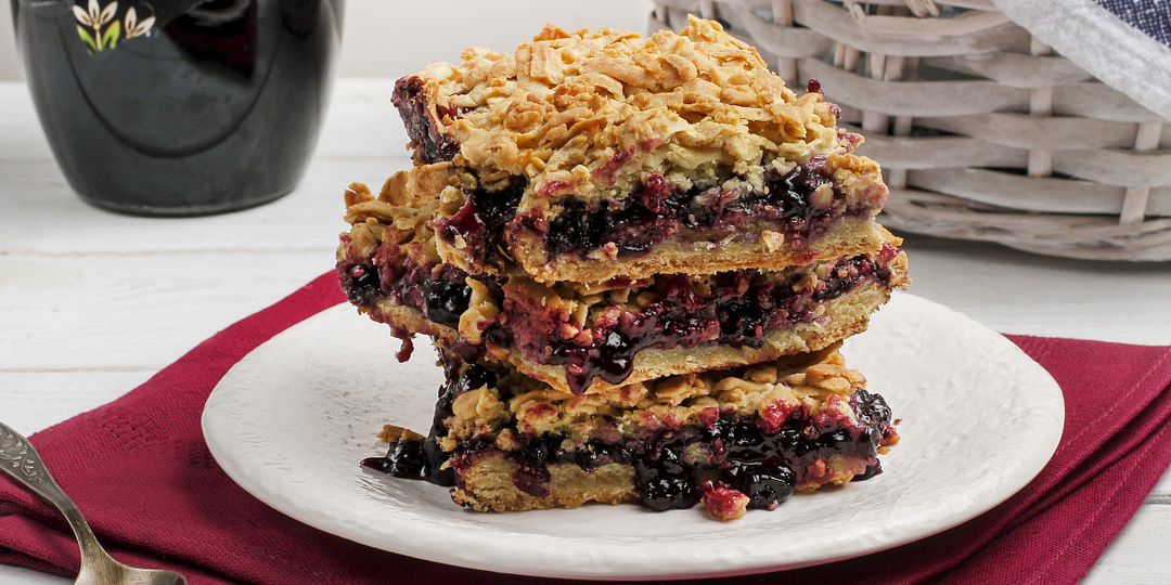 Рецепт тёртого пирога с вареньем из чёрной смородины