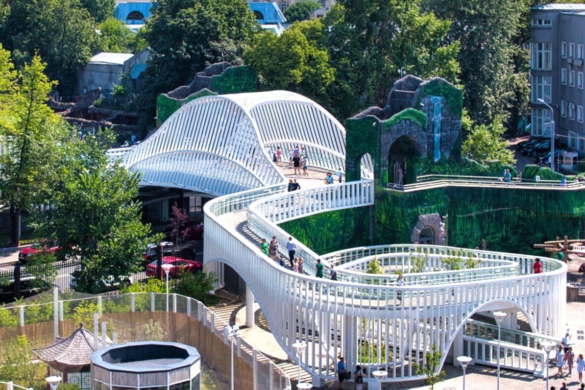 Форма моста напоминает скелет доисторического животного