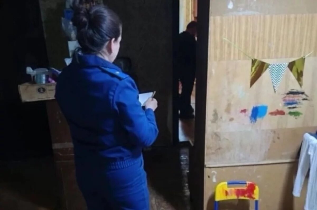 У девочки были тяжелые врожденные заболевания и патологии, она нуждалась в постоянном уходе и внимании. Но когда она умирала, рядом не было никого из взрослых. Прокуратура Костромской области