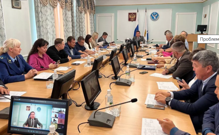 Фото:. Обсуждение "мусорной" проблемы ╱ t.me/YalbakovOfficial