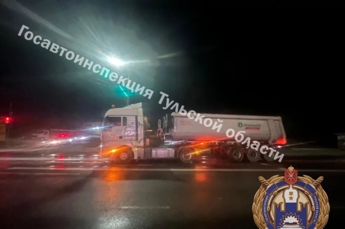    В Туле на ул. Рязанской водитель грузовика столкнулся с иномаркой