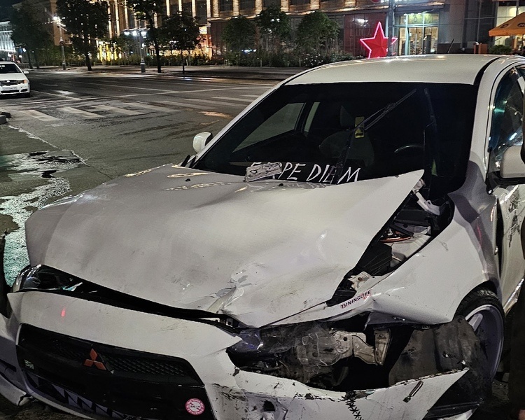     В Курске на улице Ленина 29-летний автомобилист получил травмы в ДТП