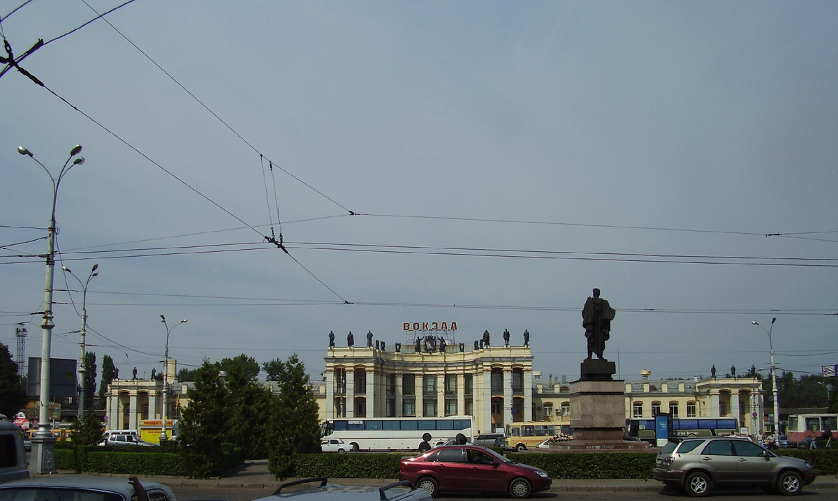 Вокзал, Воронеж. Авторство: Шалин. Собственная работа, CC BY-SA 3.0, https://commons.wikimedia.org/w/index.php?curid=2648041