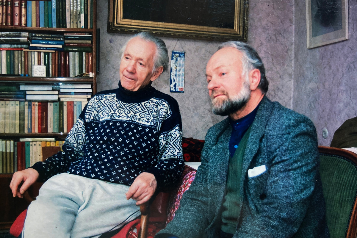 1993 год. В гостях у литературоведа, литературного критика Юрия Львовича Прокушева. Обсуждение нового издания к 100-летию Есенина