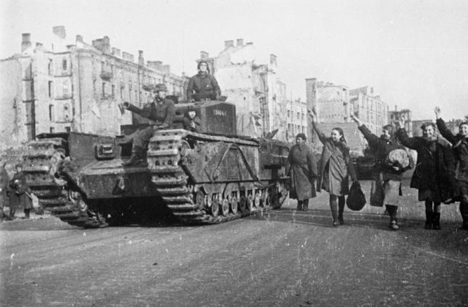 Churchill III освобождает Киев (waralbum.ru)