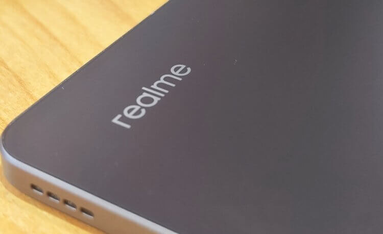    Определить бренд получится даже по корпусу