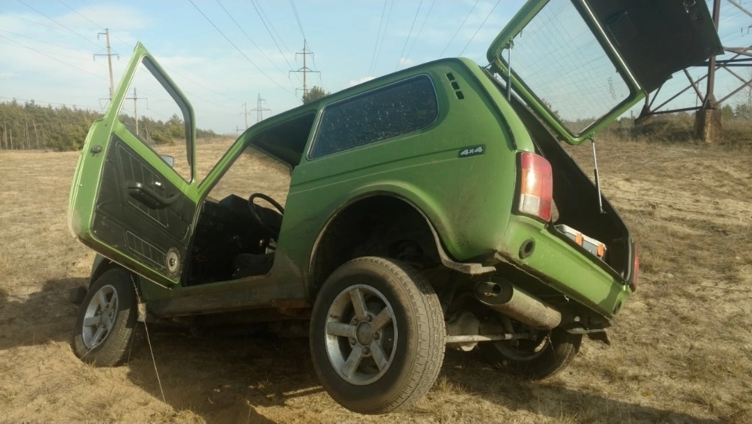 Что-то случилось. И он вообще не переживал за неё.  Ведь это он сам её купил. 