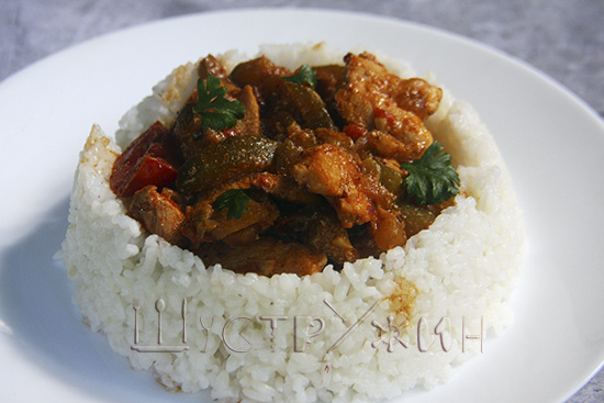 Рагу из кабачка с куриной на ужин.