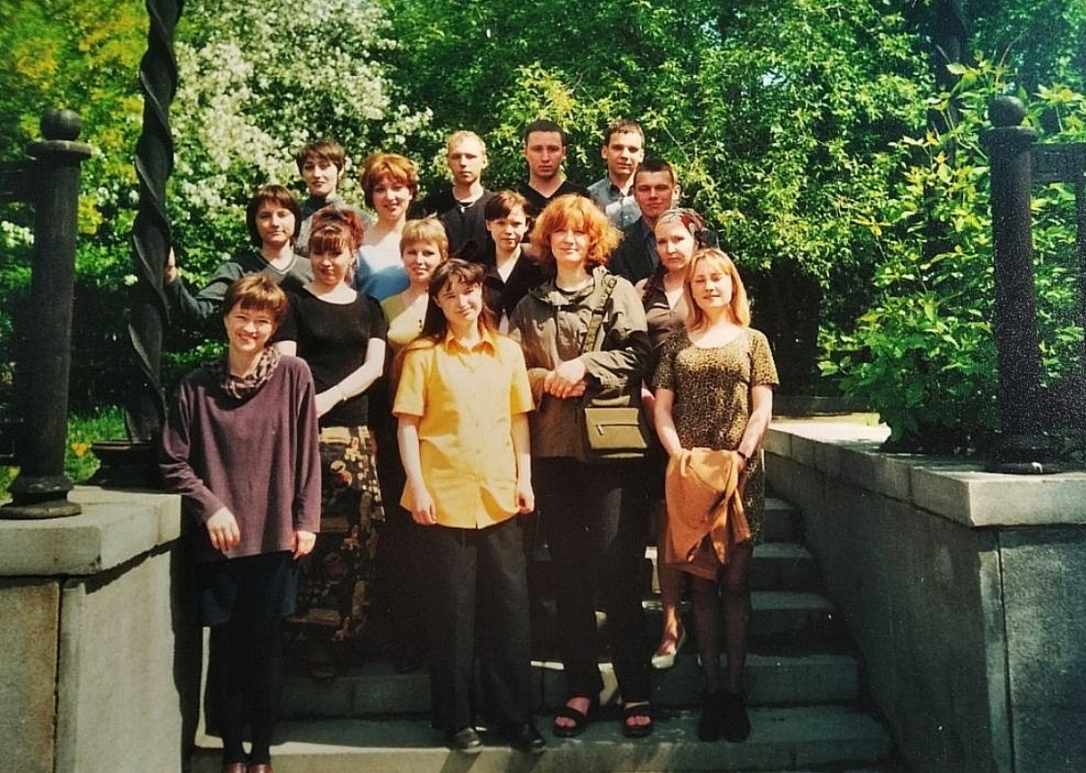 Фото начала пути архитектора)) Наш первый курс УралГАХА. Мы со смежной группой в Литературном квартале.