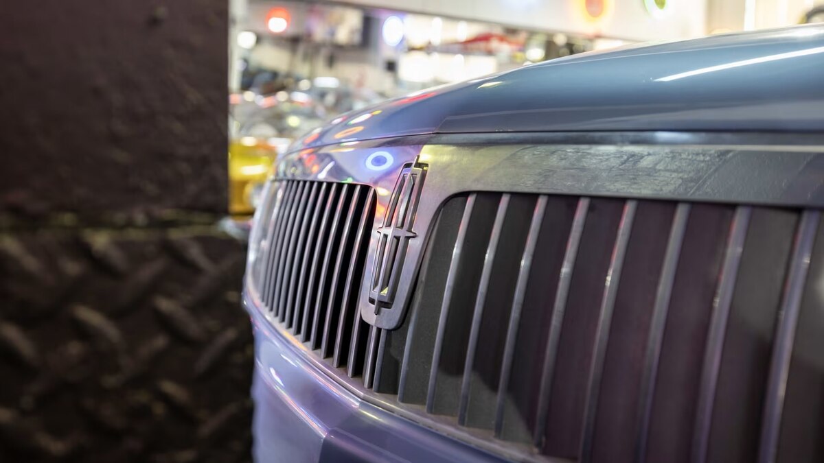 Lincoln Continental 2002 года