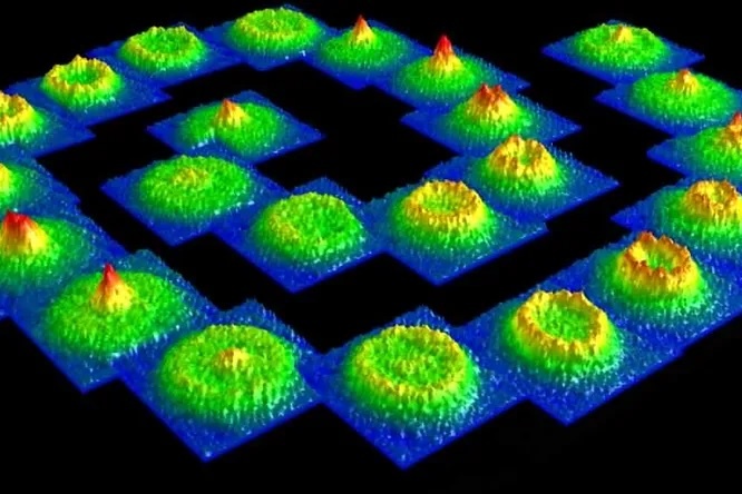 В конденсате Бозе – Эйнштейна ядра атомов сливаются в единую структуру (рисунок: Википедия)