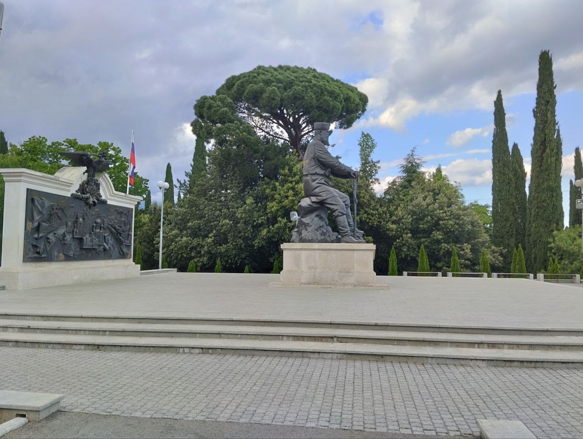 Памятник Александру III