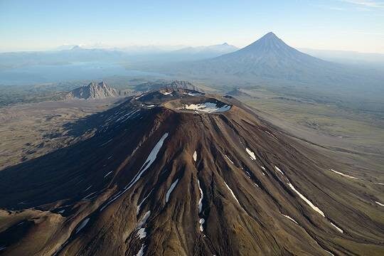    На Камчатке пилот посадил вертолет на вулкан и умер