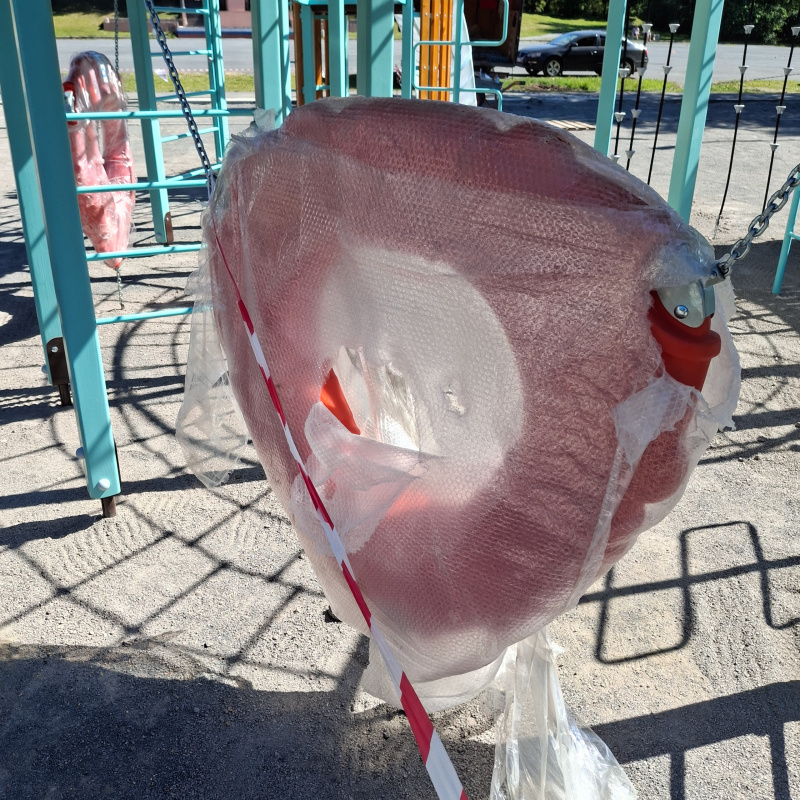    Дети рискуют жизнью на опасной площадке в Кондопоге