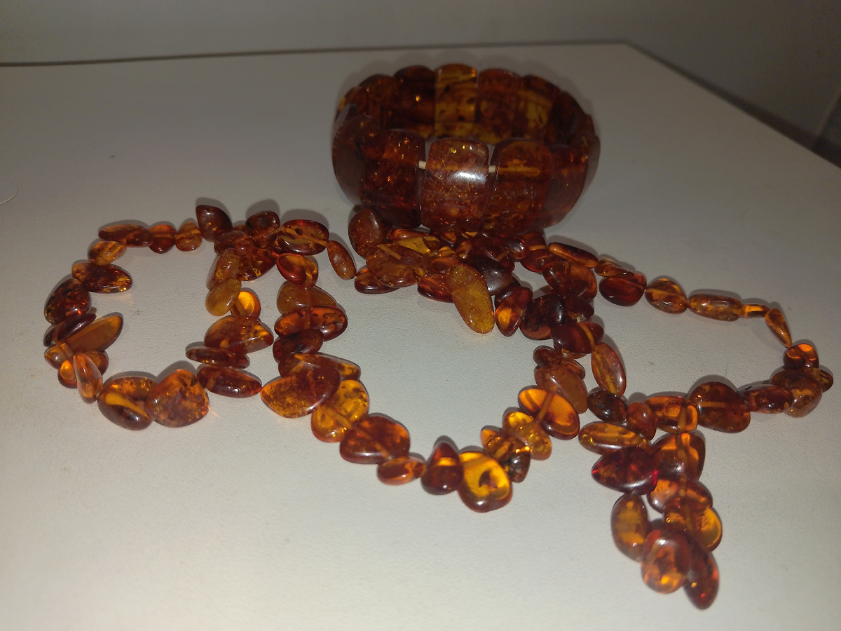 Фото автора, мой янтарь из Прибалтики