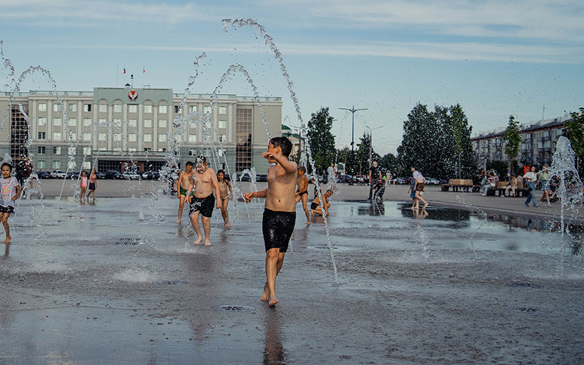    Неухоженный Сарапул, пляж на Центральной площади, штраф за отказ уступать место: что обсуждают ижевчане в соцсетях 8 августа