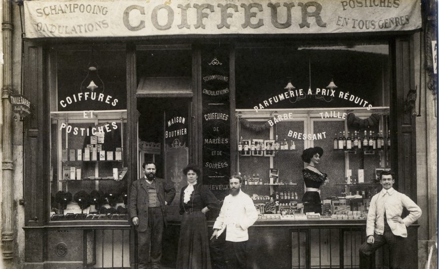 Иллюстрация из сети Интернет: парикмахерский салон в конце XIX-начала XX века.